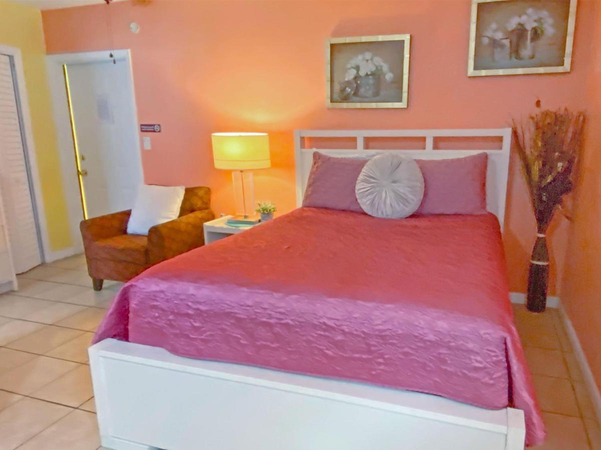 Bella Sirena Inn St. Pete Beach Εξωτερικό φωτογραφία